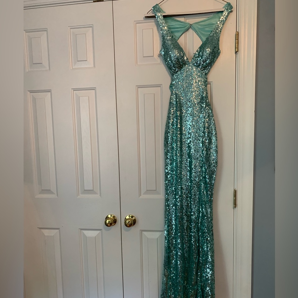 Size 0, Faviana sequinned gown.  Worn once. In perfect condition.